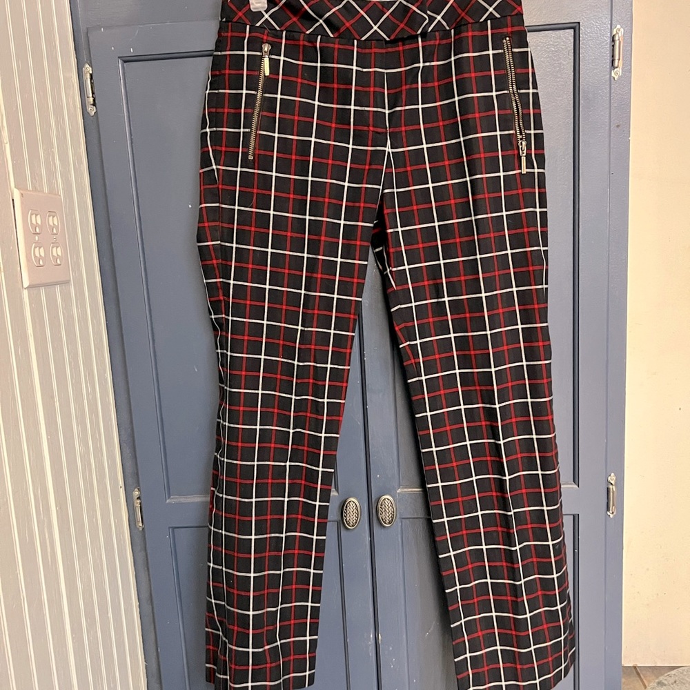 Ladies Tommy Hilfiger plaid slacks size 6 Blue/Red/White very retro
